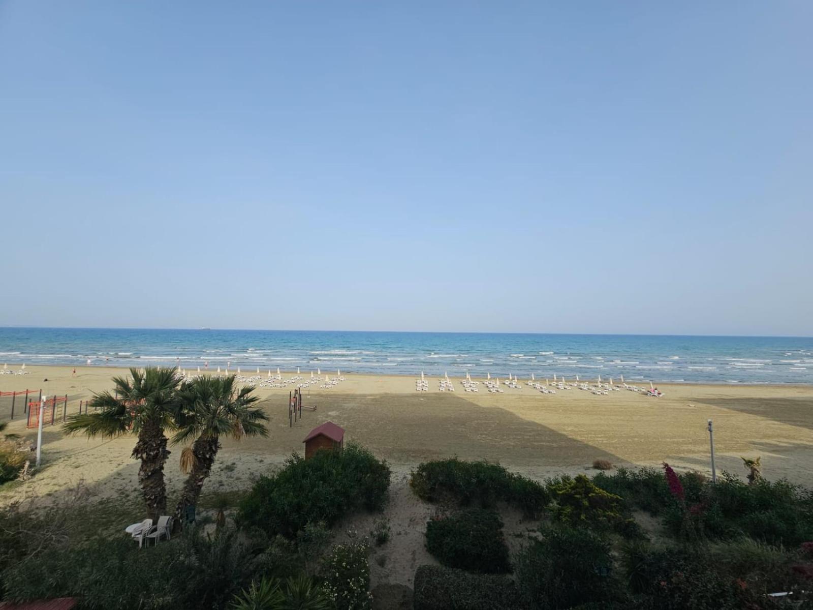 Makenzy Sandy Beachfront Paradise 拉纳卡 外观 照片