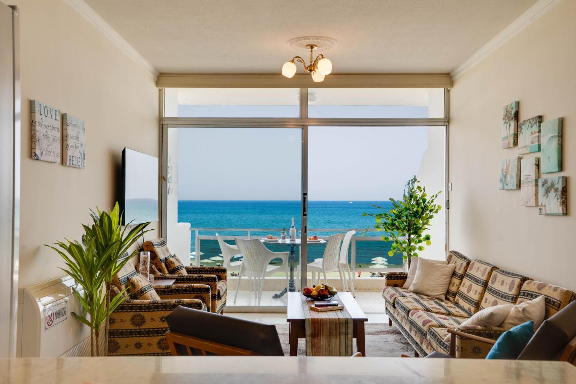Makenzy Sandy Beachfront Paradise 拉纳卡 外观 照片